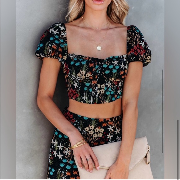Vici crop top and skirt set black floral size XS puffy shoulder - Picture 3 of 4